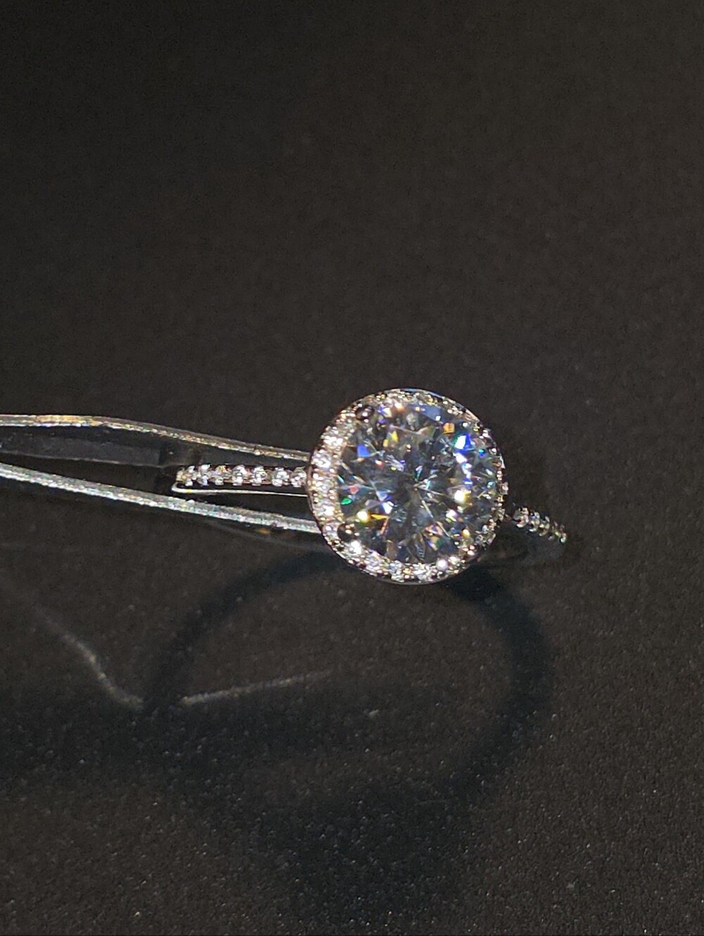 🌟 2ct Moissanite Round Brilliant Halo Ring. Gold plated over S925.